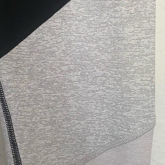 Outdoor Voices 7/8 Spring Colorblock Leggings in Black, Gray and White - Picture 4 of 6